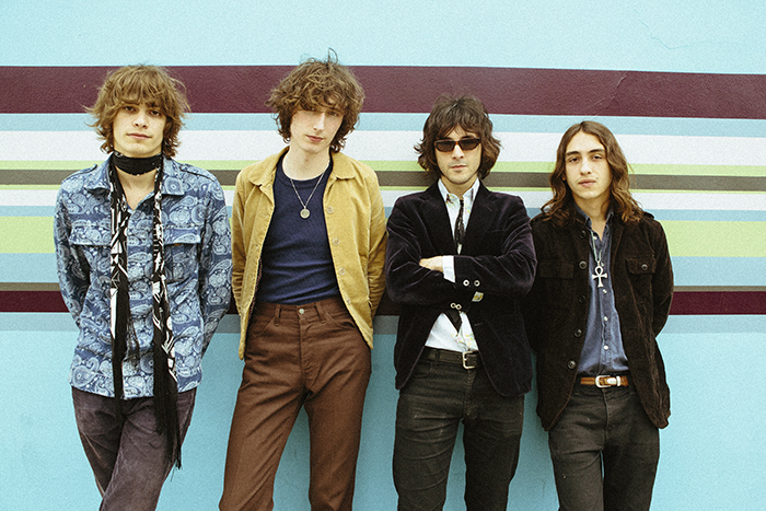 resbalón vesícula biliar Punto de referencia We meet 'Hidden Charms' The '60's band with paisley silk shirts and skinny  cravats - Distract